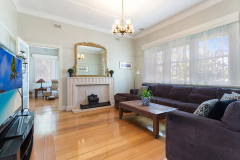 HogmortHomes Neale Street - Tourism Caloundra 1