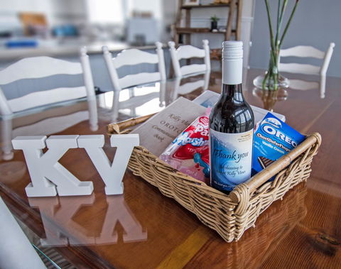 Stunning Waterfront Only 10 Minutes To Phillip Island - FREE EV UNIT 7kW For Electric Cars - Pet Friendly, Fireplace FREE WIFI Wine & Chocolates - Tourism Caloundra 3