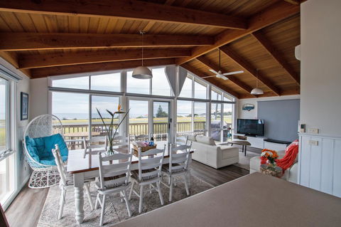 Stunning Waterfront Only 10 Minutes To Phillip Island - FREE EV UNIT 7kW For Electric Cars - Pet Friendly, Fireplace FREE WIFI Wine & Chocolates - Tourism Caloundra 0