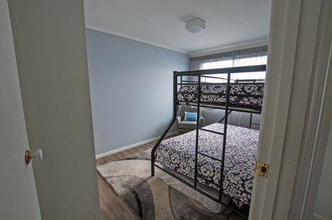 Stunning Waterfront Only 10 Minutes To Phillip Island - FREE EV UNIT 7kW For Electric Cars - Pet Friendly, Fireplace FREE WIFI Wine & Chocolates - Tourism Caloundra 18