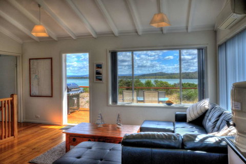 The Blue House - Tourism Caloundra 3