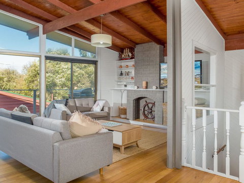 The Cape Escape - Tourism Caloundra 0