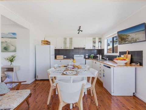 The Chalet At Callala Beach - Beach House Character - Tourism Caloundra 1