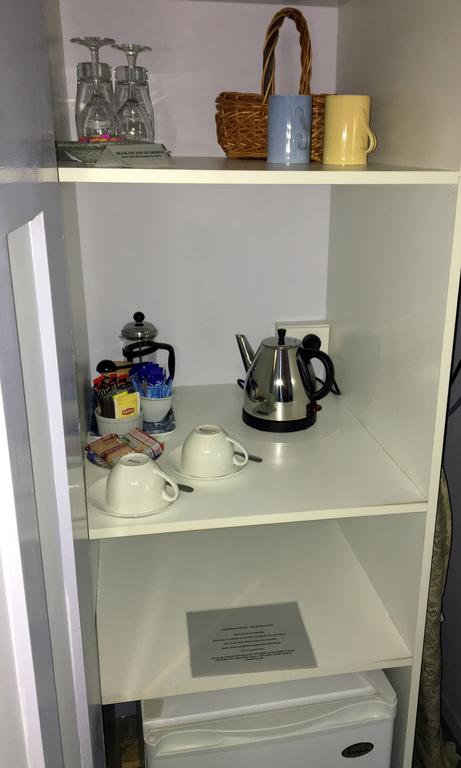 The Chalet Guesthouse And Studio - Tourism Caloundra 3