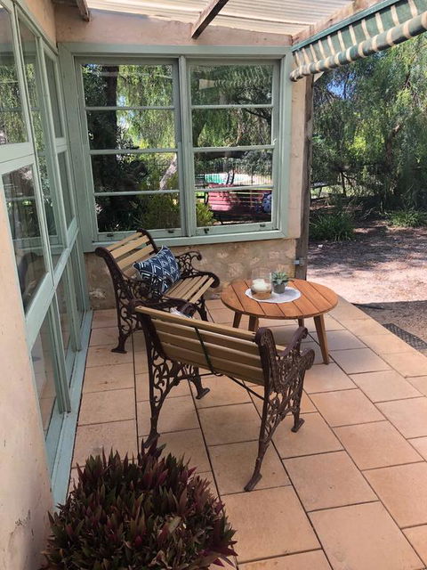 The Coach House - Tourism Caloundra 3