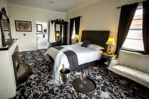 The Commercial Boutique Hotel - Tourism Caloundra 0