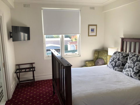 The Corner Hotel Alexandra - Tourism Caloundra 1