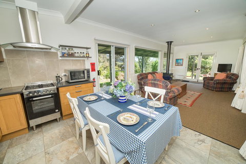 The Cottage At The Bryn At Tilba - Tourism Caloundra 1