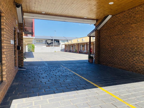 The Cottage Motor Inn Albury - Tourism Caloundra 1