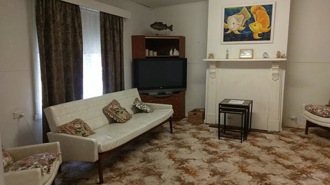 The Crooked Cottage - Tourism Caloundra 2