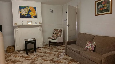 The Crooked Cottage - Tourism Caloundra 3