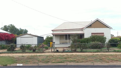 The Crooked Cottage - Tourism Caloundra 1