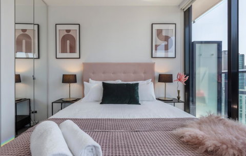 The Crown Of Southbank - Tourism Caloundra 3