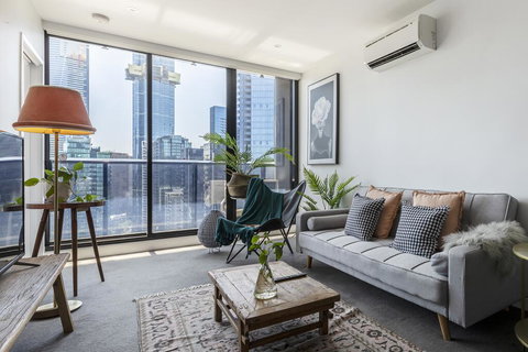 The Crown Of Southbank - Tourism Caloundra 0