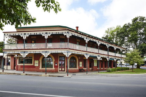 The Daylesford Hotel - Tourism Caloundra 1