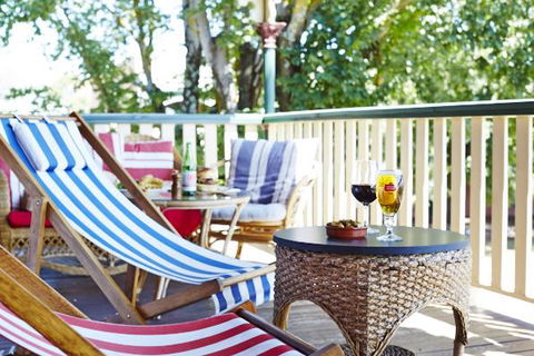 The Daylesford Hotel - Tourism Caloundra 0