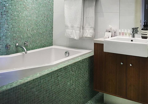 The Empyre Boutique Hotel - Tourism Caloundra 1