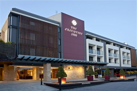 The Executive Inn, Newcastle - Tourism Caloundra 1