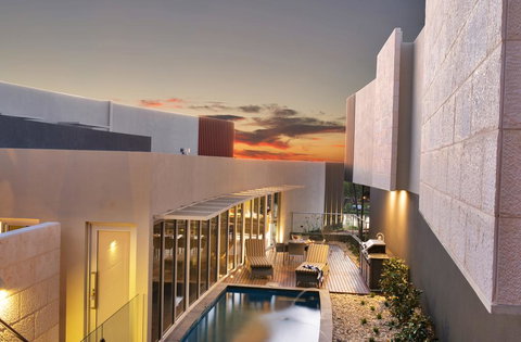 The Frames - Tourism Caloundra 0