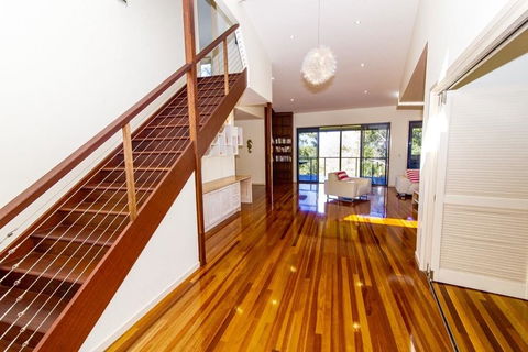 The Holiday House - Tourism Caloundra 0