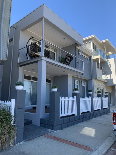 The Hutt - Tourism Caloundra 0