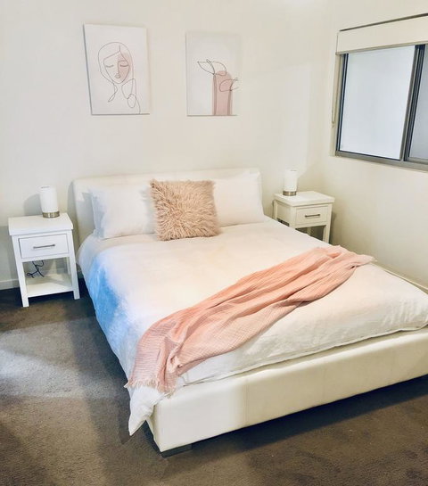 The Isedale - Tourism Caloundra 3