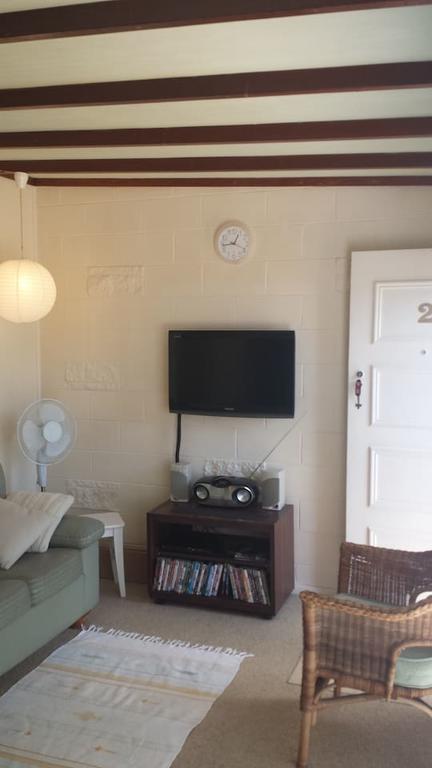 The Jetty Cabin Lakeside - Tourism Caloundra 2