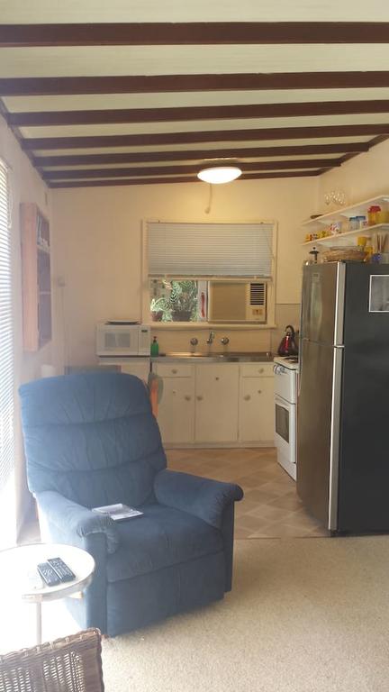 The Jetty Cabin Lakeside - Tourism Caloundra 3