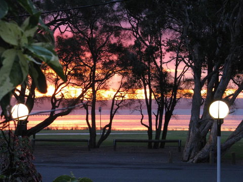 The Jetty Cabin Lakeside - Tourism Caloundra 1