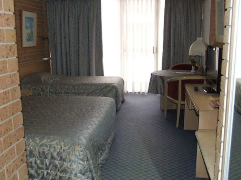 The John Hunter Motel - Tourism Caloundra 2