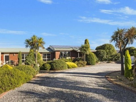 The Lodge - Tourism Caloundra 2