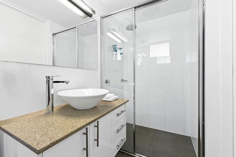 The Mid Pacific - Tourism Caloundra 3