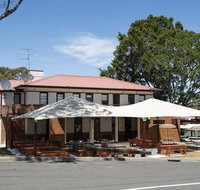 The Oaks Hotel - Tourism Caloundra