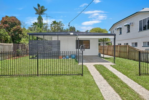 The Red Sparrow 2 - Tourism Caloundra 0