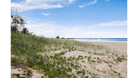 THE ROCKS RESORT, UNIT 11i - Tourism Caloundra 3