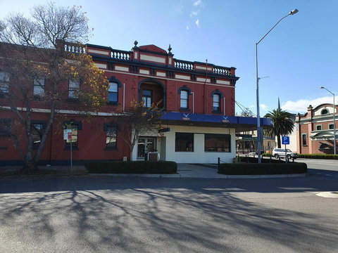 The Royal Hotel - Tourism Caloundra 0