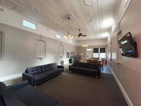 The Royal Hotel - Tourism Caloundra 3