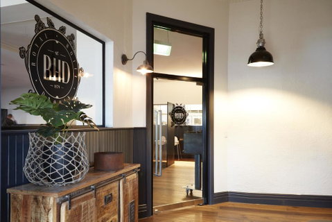 The Royal Hotel, Drouin - Tourism Caloundra 0