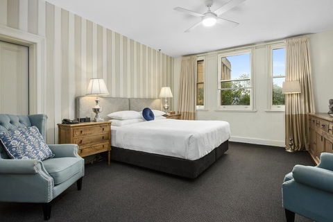 The Russell Hotel - Tourism Caloundra 1