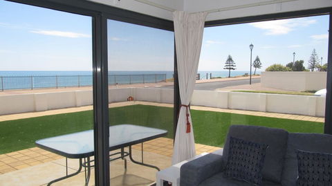 The Somerton Beach Retreat - Tourism Caloundra 0