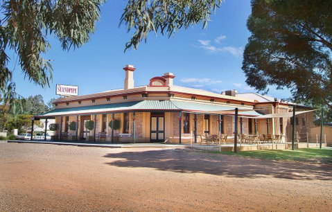 The Standpipe Golf Motor Inn - Tourism Caloundra 0