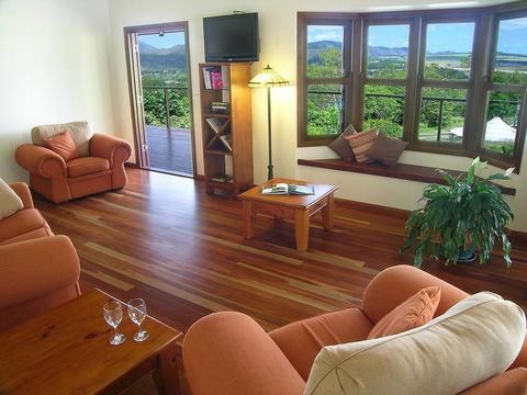 The Summit Bed & Breakfast - Tourism Caloundra 0