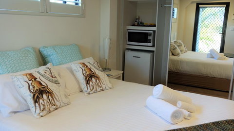 THE TIN SHED Couples Accommodation At Bay Of Fires - Tourism Caloundra 3