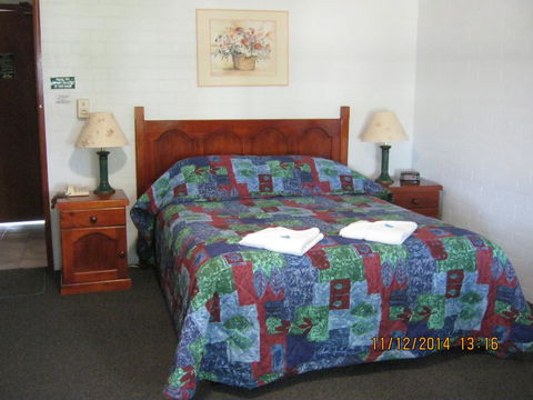 The Vineyard Motel - Tourism Caloundra 2