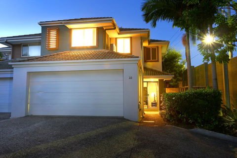 Theme Park HolidayTownhouse - Tourism Caloundra 0