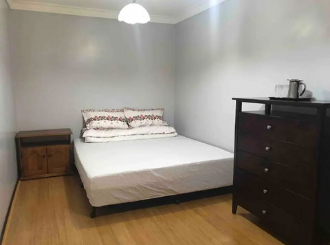 Thomastown Antique House En-suite Room - Tourism Caloundra 0