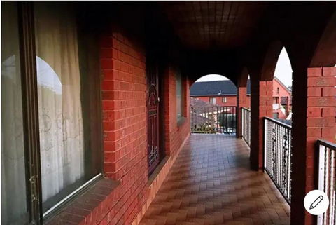 Thomastown Antique House Room 1 - Tourism Caloundra 2