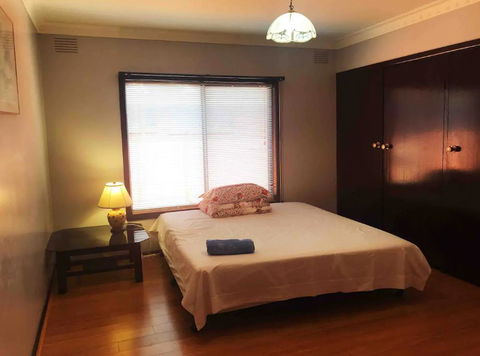 Thomastown Antique House Room 1 - Tourism Caloundra 0