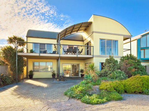 Through The Looking Glass - Tourism Caloundra 1