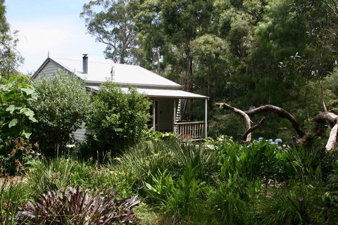 Tindoona Cottages - Tourism Caloundra 0